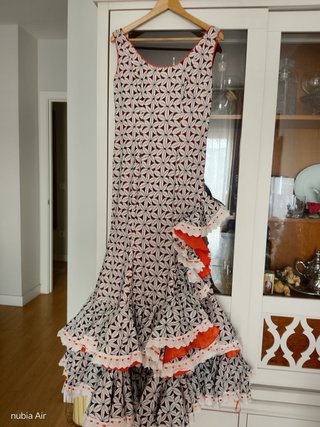 Bata Rocío naranja y blanco