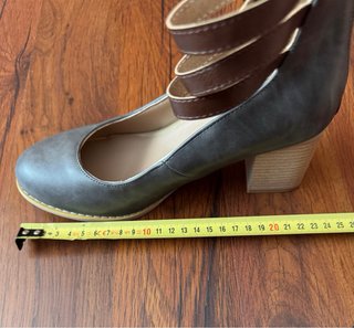 Zapatos de tacón con tiras