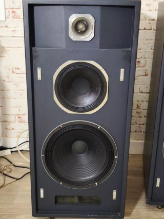 Altavoces JVC de suelo negros
