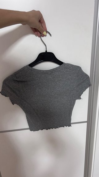 Camiseta SHEIN gris manga corta