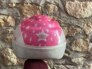 Casco rosa Hello Kitty estrellas