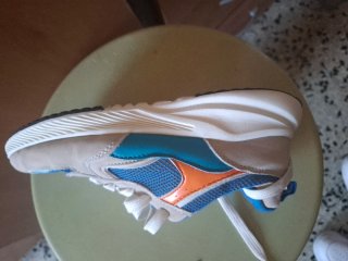 Zapatillas deportivas beige y azul