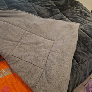 Coperta in pile grigia