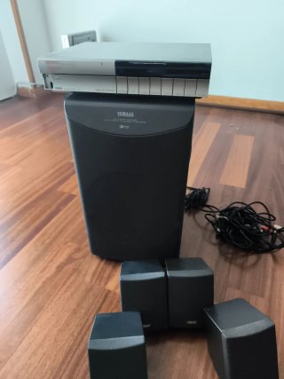 Home Cinema Yamaha TDC-AV1 Subwoofer y Altavoces