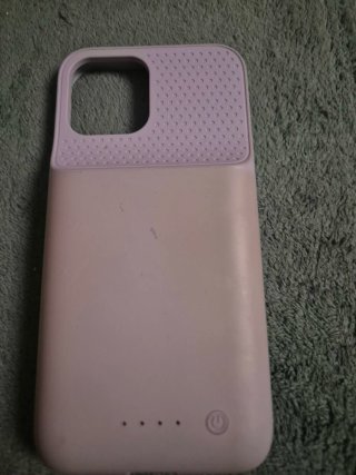 iPhone 12 256GB Azul con 8 fundas y una batería