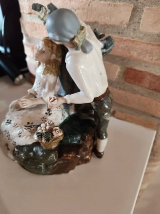 Figura de pintada a mano