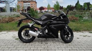 Yamaha YZF 125R Sportbike Negra