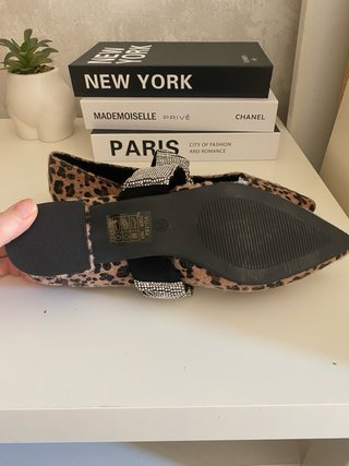 Zapatos planos leopardo con tira strass