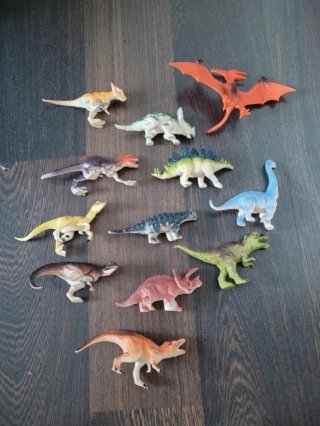 Figuras de dinosaurios de juguete