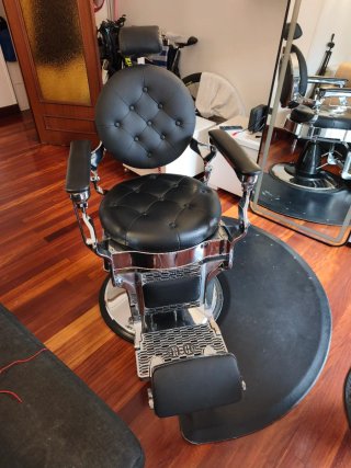 Set Barbería: Sillones, Alfombras y Espejo