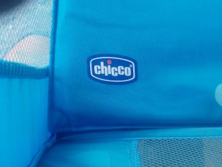 Parque infantil azul con diseño marino