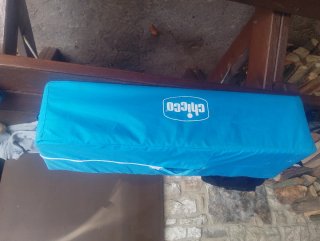 Parque infantil azul con diseño marino