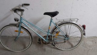 Bicicleta azul vintage Marca Peugeot