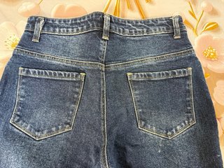 Jeans azules desgastados