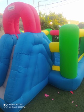 Castillo hinchable con tobogán