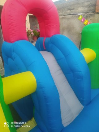 Castillo hinchable con tobogán