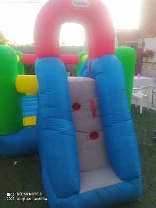 Castillo hinchable con tobogán