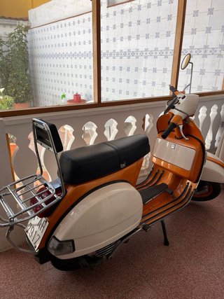 Vespa 200 DNN 1983 Naranja y Blanca