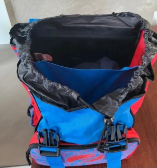 Zaino Asics rosso e blu