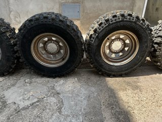 5 Llantas 6x139,7 con neumáticos special track