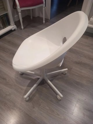 Silla de oficina blanca moderna