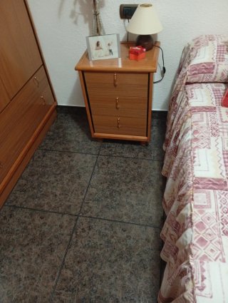 Armario de habitación y 2 mesitas