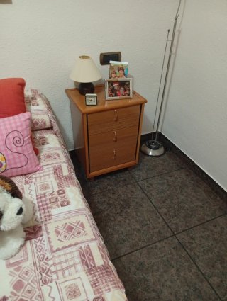Armario de habitación y 2 mesitas