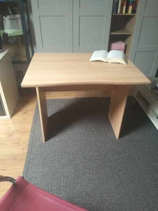 Escritorio de madera  clara