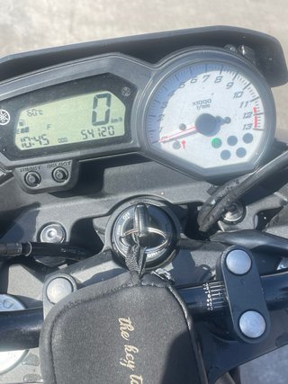 Yamaha FZ8N Negra y Dorada