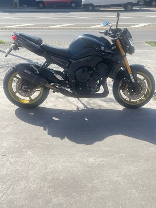 Yamaha FZ8N Negra y Dorada