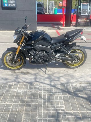 Yamaha FZ8N Negra y Dorada