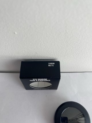 Sombra individual MAC, Carbon Matte