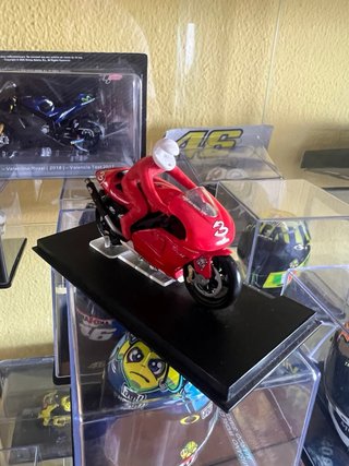 Yamaha YZR-M1 Max Biaggi 2002