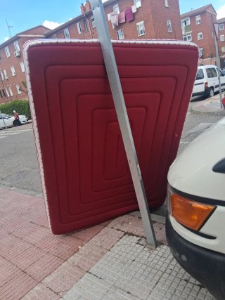 Canapé abatible blanco de madera con colchon visco