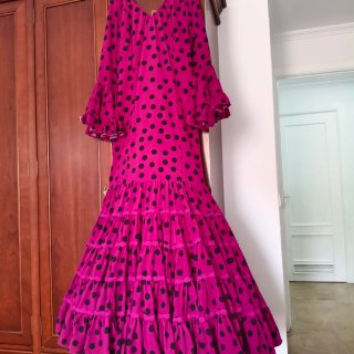 Traje de flamenca rosa lunares negros