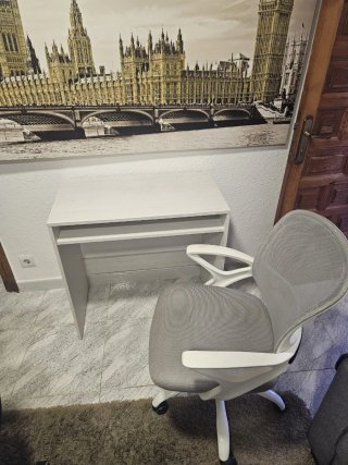 Escritorio y Silla Ergonómica