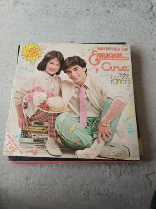 Vinilos 10 euros cada uno.
