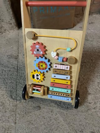 Andador de madera para niños