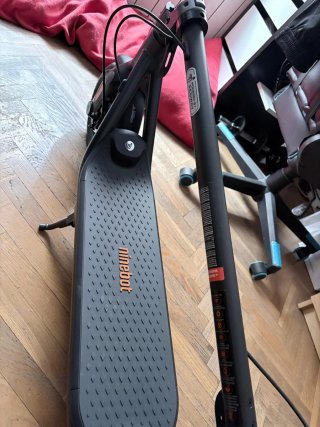 4 Patinete eléctrico Ninebot
