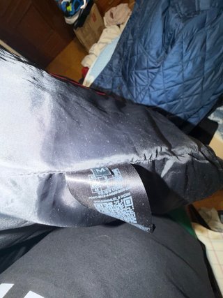 Chaqueta Guess Talla M Roja y Negra