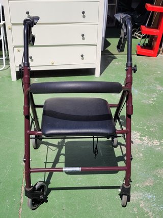 ANDADOR / 4 RUEDAS Y ASIENTO