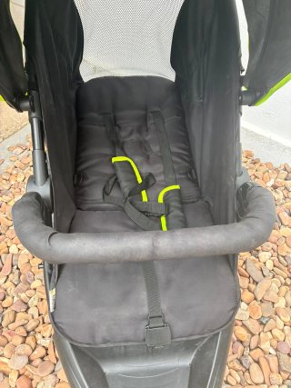 Carrito de bebé Hauck negro y verde