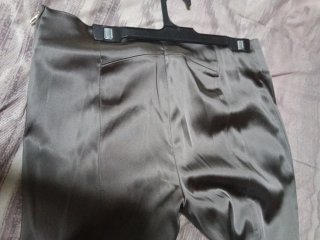 Pantalones grises elegantes