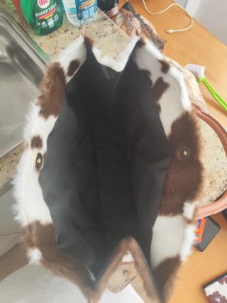 Bolso y neceser estampado vaca