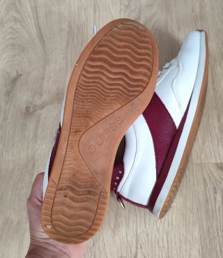 Zapatillas Guess Piel Burdeos y Blancas