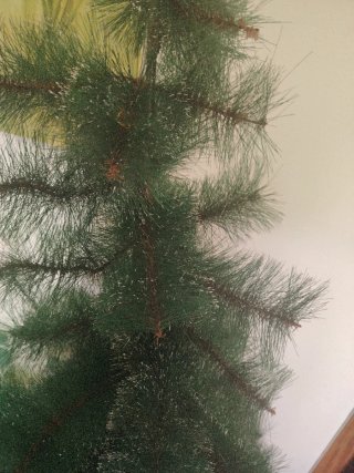 Árbol de Navidad verde usado una vez