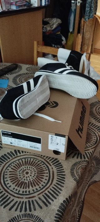 Zapatillas deportivas Hummel negras y blancas