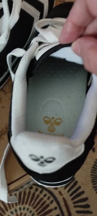 Zapatillas deportivas Hummel negras y blancas