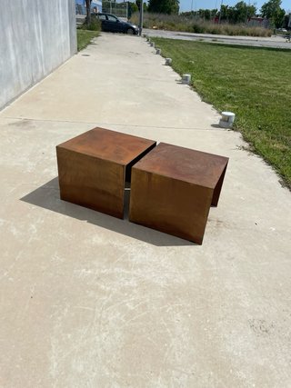 Mesa auxiliar metálica marrón