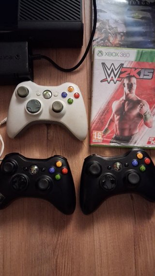 Xbox 360 E 250GB + 8 juegos + Caja Original